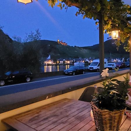 Gaestehaus Burgberg, Weinhaus Fries Kattenes Exteriör bild