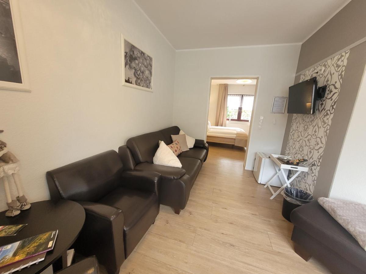 Gaestehaus Burgberg, Weinhaus Fries Kattenes Exteriör bild