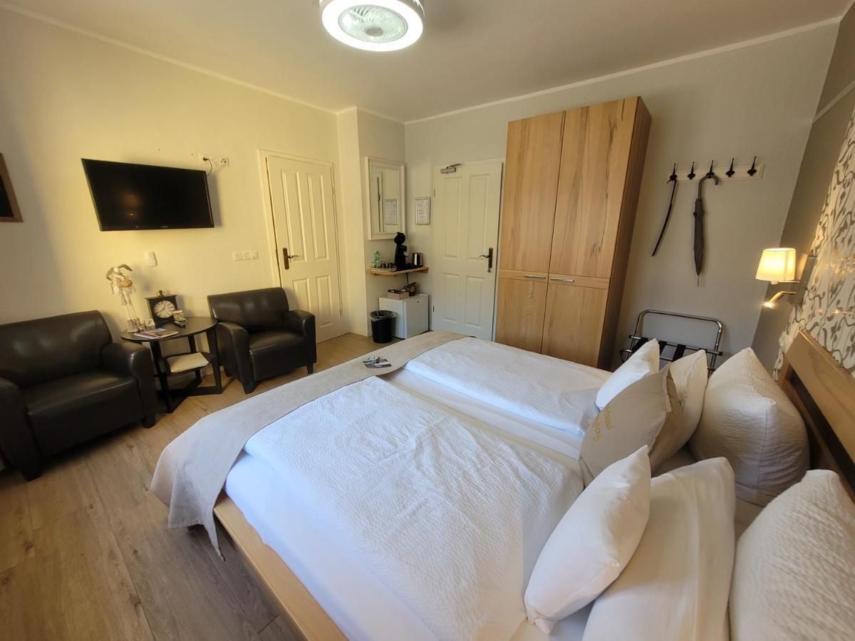 Gaestehaus Burgberg, Weinhaus Fries Kattenes Exteriör bild