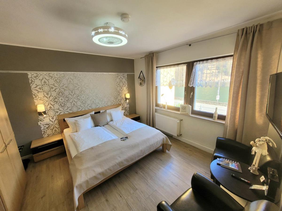 Gaestehaus Burgberg, Weinhaus Fries Kattenes Exteriör bild