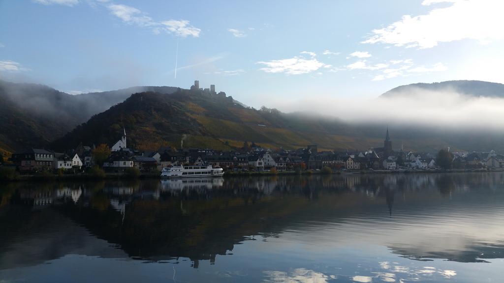 Gaestehaus Burgberg, Weinhaus Fries Kattenes Exteriör bild