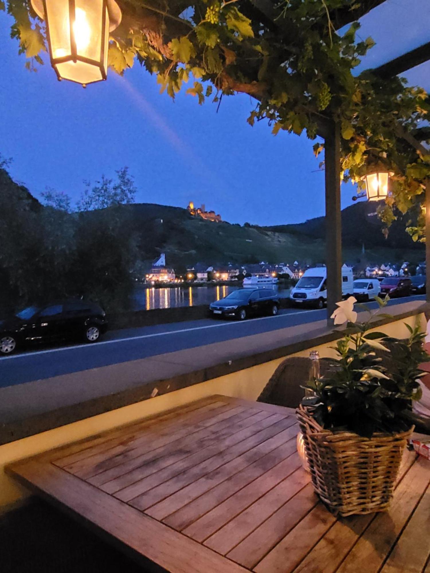 Gaestehaus Burgberg, Weinhaus Fries Kattenes Exteriör bild