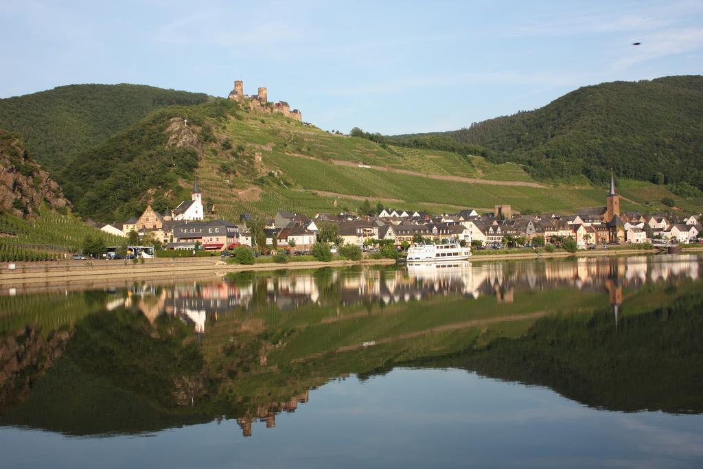 Gaestehaus Burgberg, Weinhaus Fries Kattenes Exteriör bild