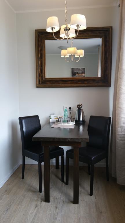 Gaestehaus Burgberg, Weinhaus Fries Kattenes Rum bild