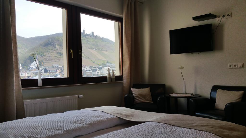 Gaestehaus Burgberg, Weinhaus Fries Kattenes Exteriör bild