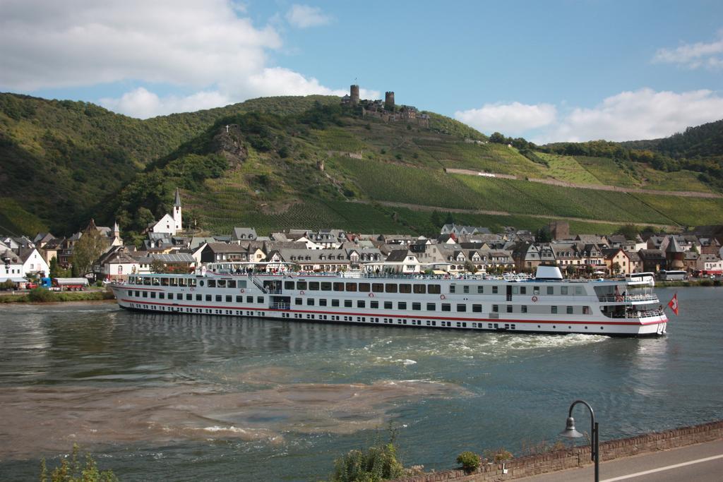 Gaestehaus Burgberg, Weinhaus Fries Kattenes Exteriör bild