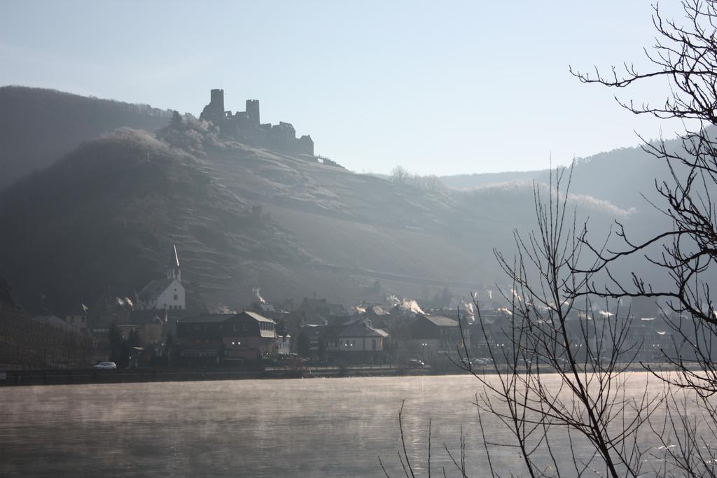 Gaestehaus Burgberg, Weinhaus Fries Kattenes Exteriör bild