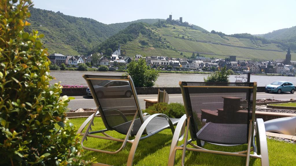 Gaestehaus Burgberg, Weinhaus Fries Kattenes Exteriör bild