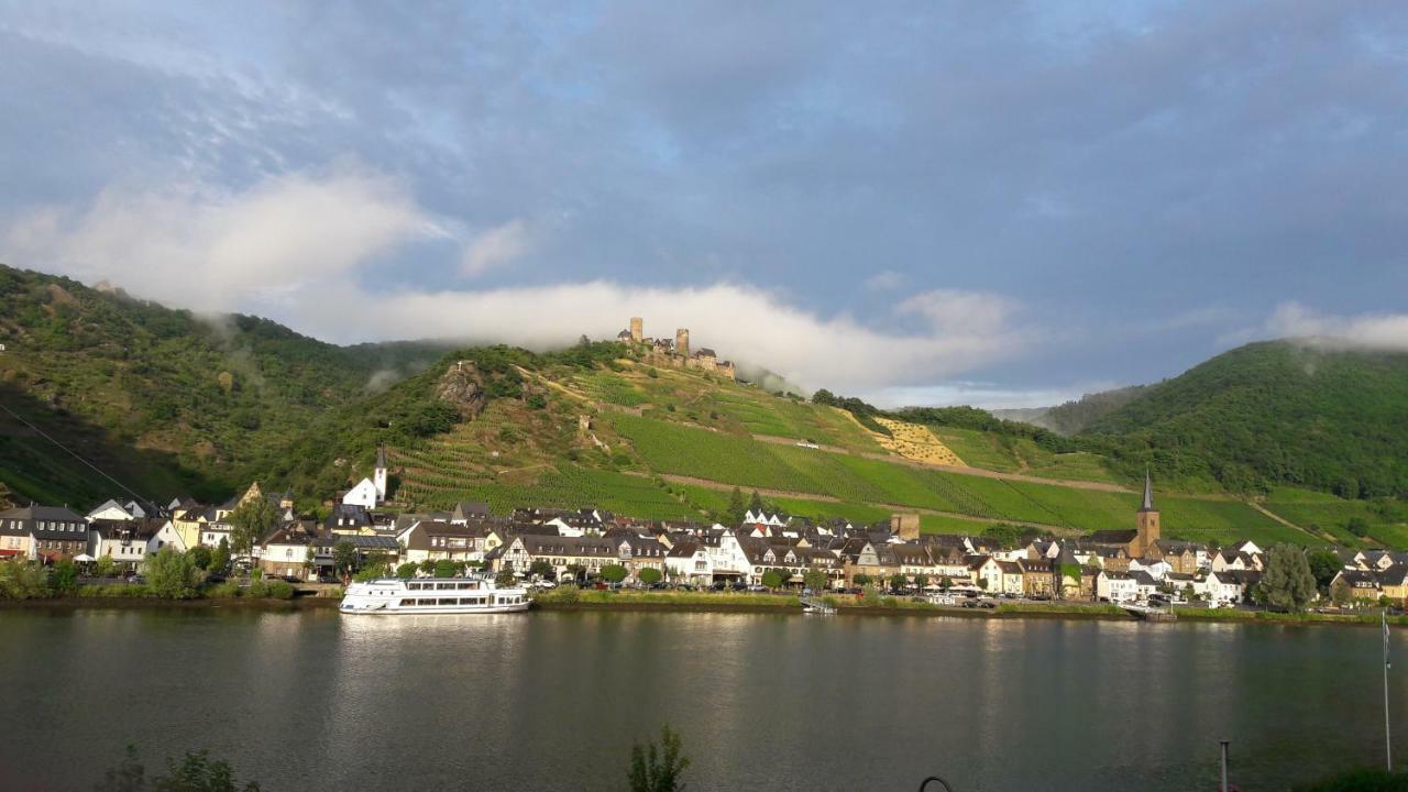 Gaestehaus Burgberg, Weinhaus Fries Kattenes Exteriör bild