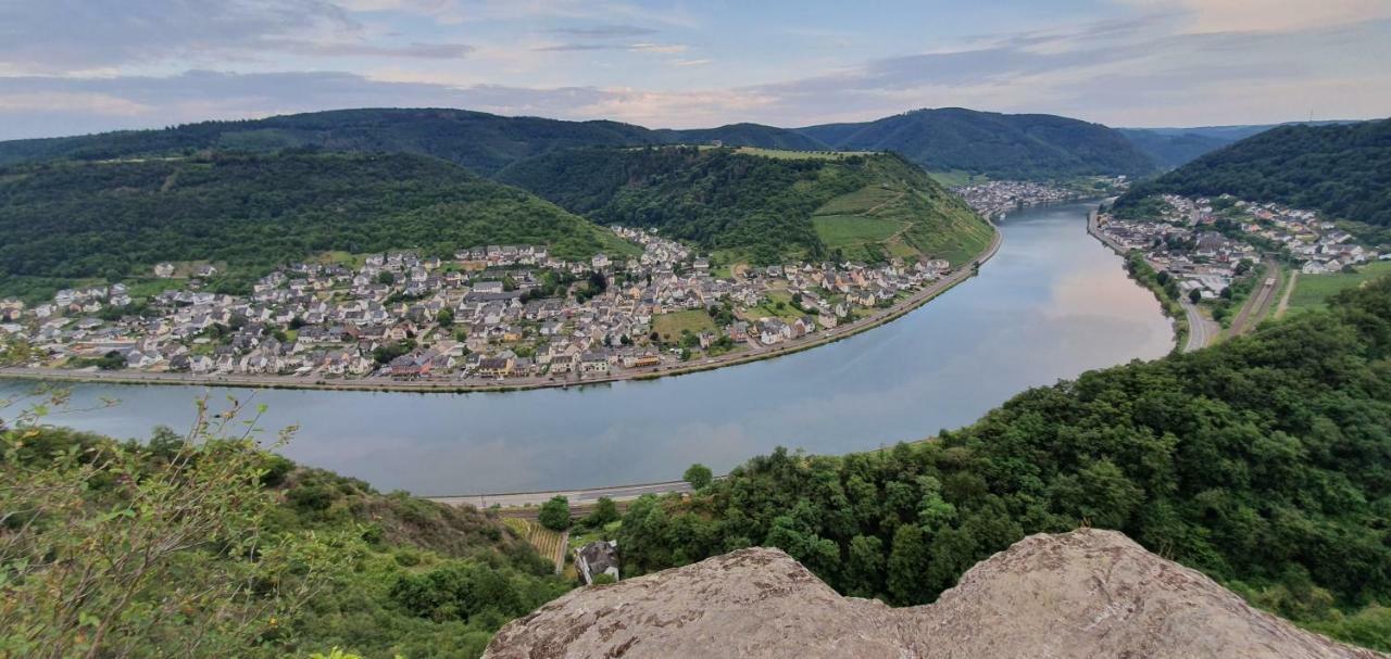 Gaestehaus Burgberg, Weinhaus Fries Kattenes Exteriör bild